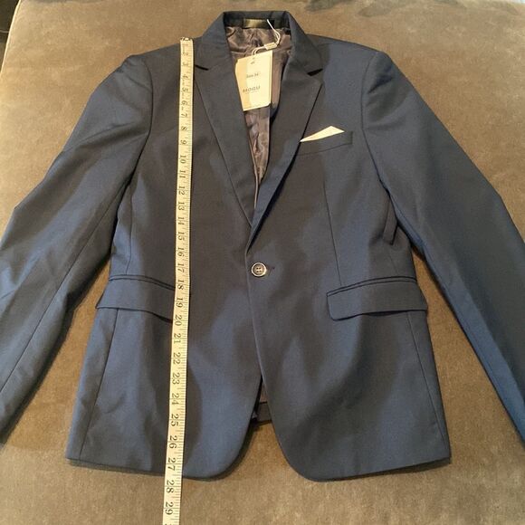 Men’s Blue Slim Fit 2 Piece Suit
OneButton Notched Lapel Jacket 34 Pants 31 NWT - Picture 4 of 14